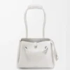 Kleine Madrid-Tasche aus geschmeidigem genarbtem Kalbsleder in Soft White