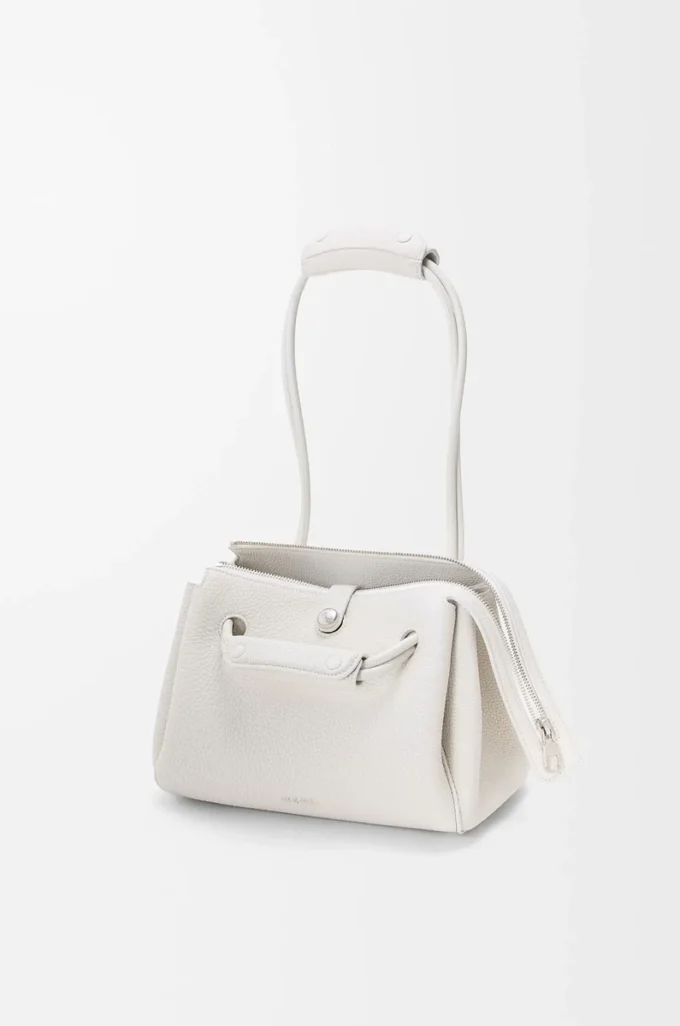 Kleine Madrid-Tasche aus geschmeidigem genarbtem Kalbsleder in Soft White