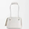 Kleine Madrid-Tasche aus geschmeidigem genarbtem Kalbsleder in Soft White