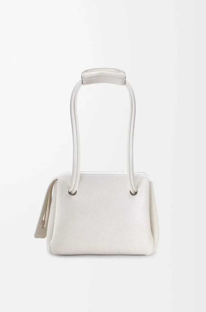 Kleine Madrid-Tasche aus geschmeidigem genarbtem Kalbsleder in Soft White
