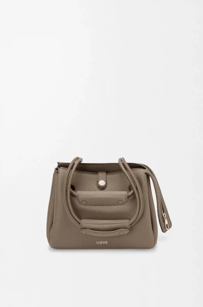 Kleine Madrid-Tasche aus geschmeidigem genarbtem Kalbsleder Taupe