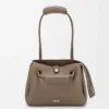 Kleine Madrid-Tasche aus geschmeidigem genarbtem Kalbsleder Taupe