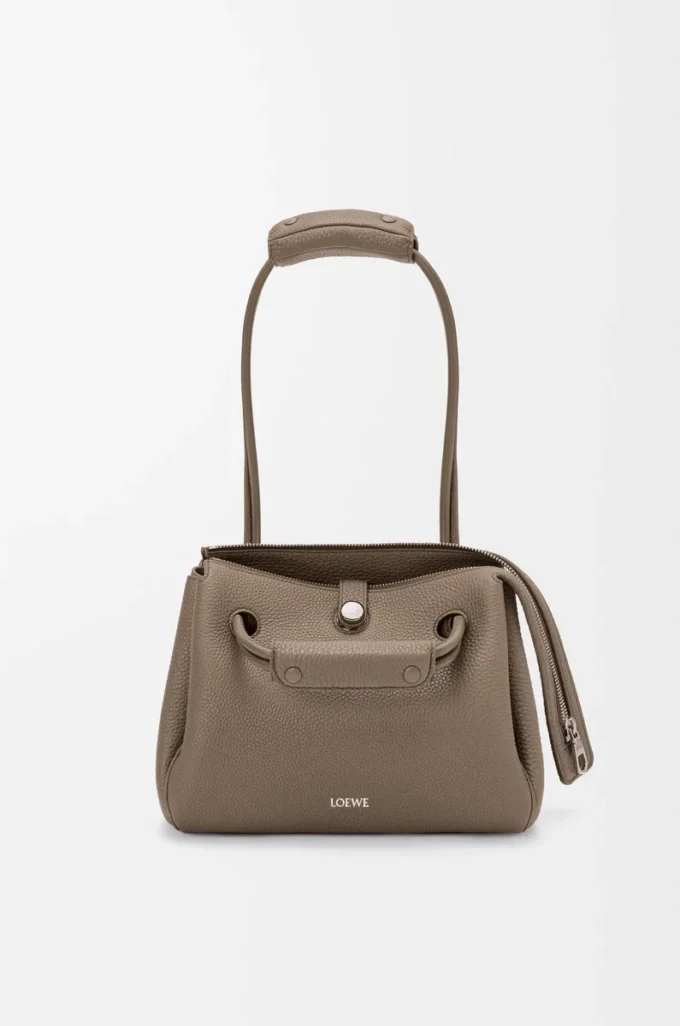Kleine Madrid-Tasche aus geschmeidigem genarbtem Kalbsleder Taupe