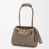 Kleine Madrid-Tasche aus geschmeidigem genarbtem Kalbsleder Taupe