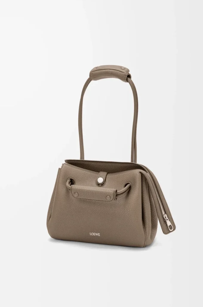 Kleine Madrid-Tasche aus geschmeidigem genarbtem Kalbsleder Taupe