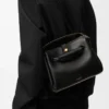 Kleine Madrid-Tasche aus geschmeidigem Kalbsleder in Schwarz