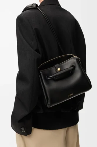 Kleine Madrid-Tasche aus geschmeidigem Kalbsleder in Schwarz