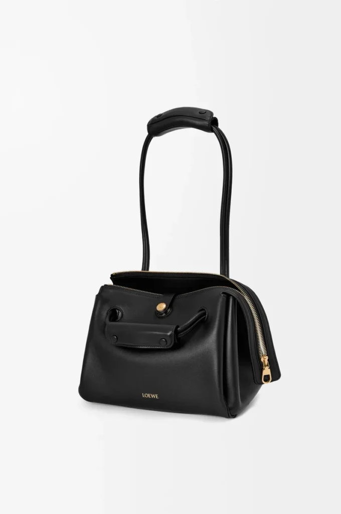 Kleine Madrid-Tasche aus geschmeidigem Kalbsleder in Schwarz