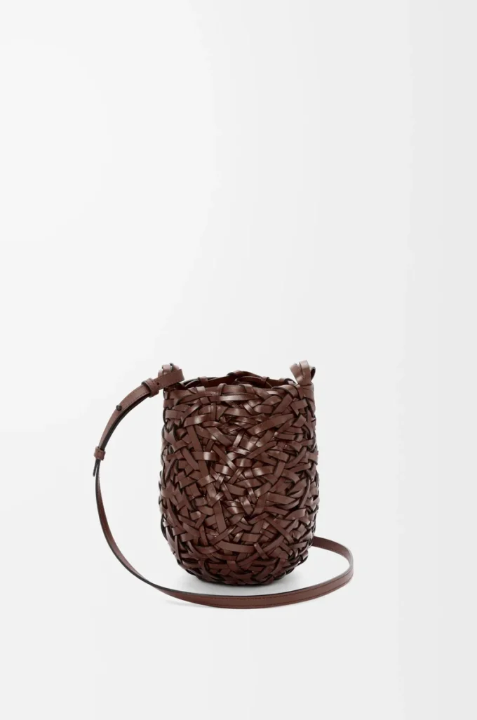 Kleine Nest Basket Tasche aus Kalbsleder in Chestnut
