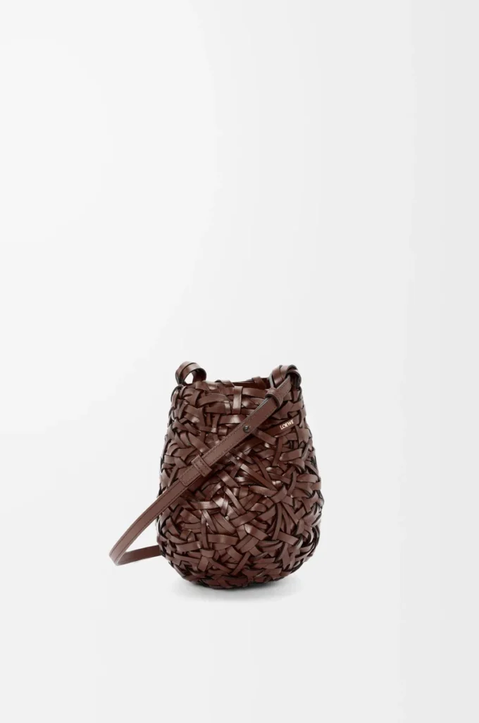 Kleine Nest Basket Tasche aus Kalbsleder in Chestnut