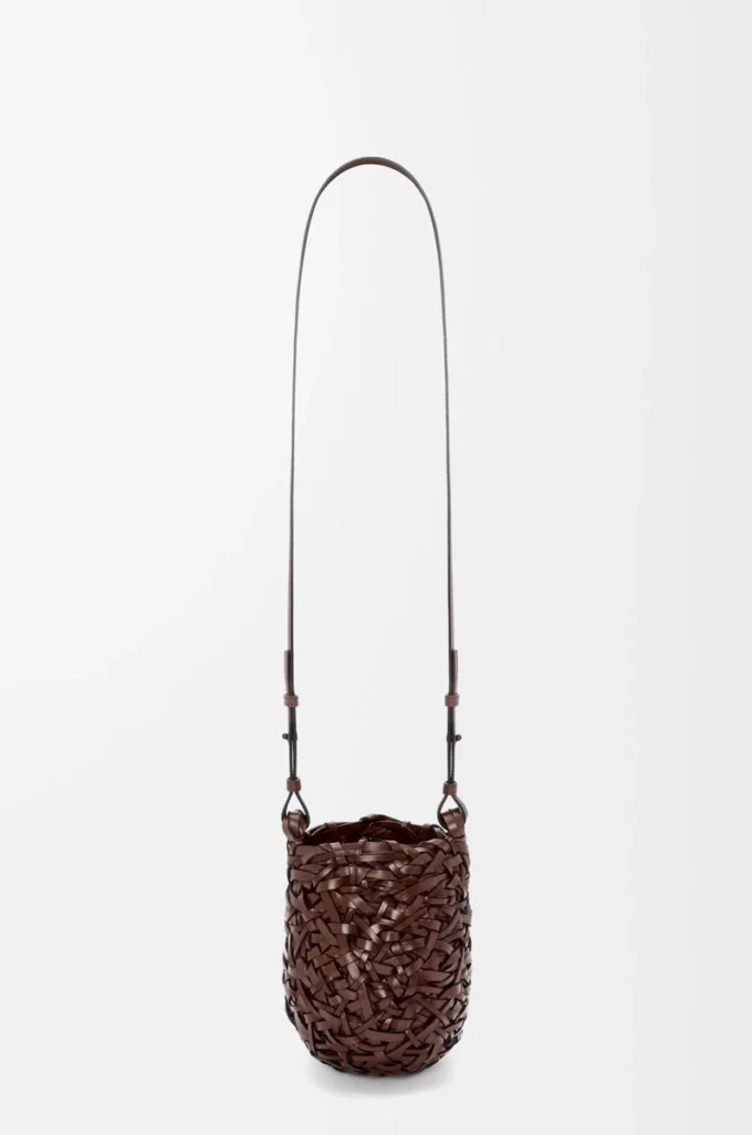 Kleine Nest Basket Tasche aus Kalbsleder in Chestnut