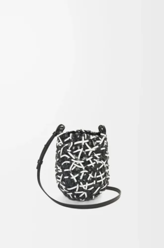 Kleine Nest Basket Tasche aus Kalbsleder Schwarz/Weiß