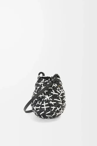 Kleine Nest Basket Tasche aus Kalbsleder Schwarz/Weiß