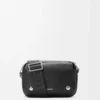 Kleine Pebble Messenger Bag aus geschmeidigem genarbtem Kalbsleder in Schwarz