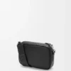 Kleine Pebble Messenger Bag aus geschmeidigem genarbtem Kalbsleder in Schwarz