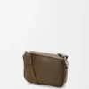 Kleine Pebble Messenger Bag aus geschmeidigem genarbtem Kalbsleder Tundra
