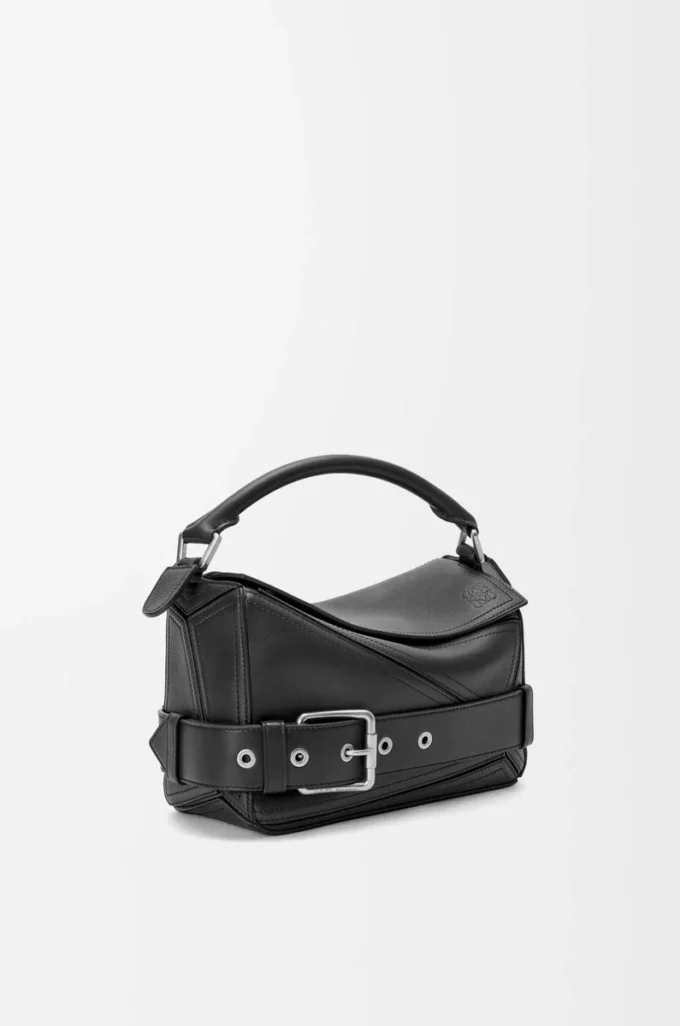Kleine Puzzle Biker-Tasche aus glänzendem Kalbsleder in Schwarz