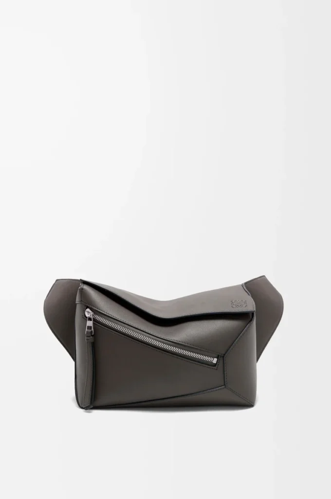 Kleine Puzzle Edge Gürteltasche aus klassischem Kalbsleder in Dunkelgrau