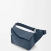 Kleine Puzzle Edge Gürteltasche aus klassischem Kalbsleder in Indigo Dye