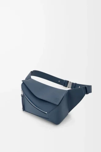 Kleine Puzzle Edge Gürteltasche aus klassischem Kalbsleder in Indigo Dye