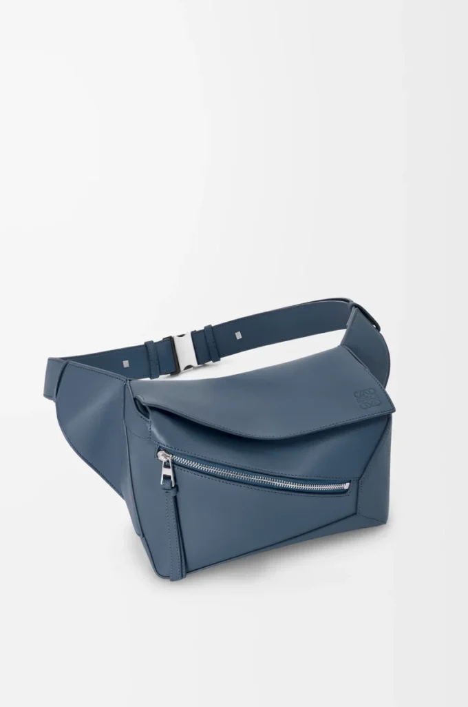 Kleine Puzzle Edge Gürteltasche aus klassischem Kalbsleder in Indigo Dye