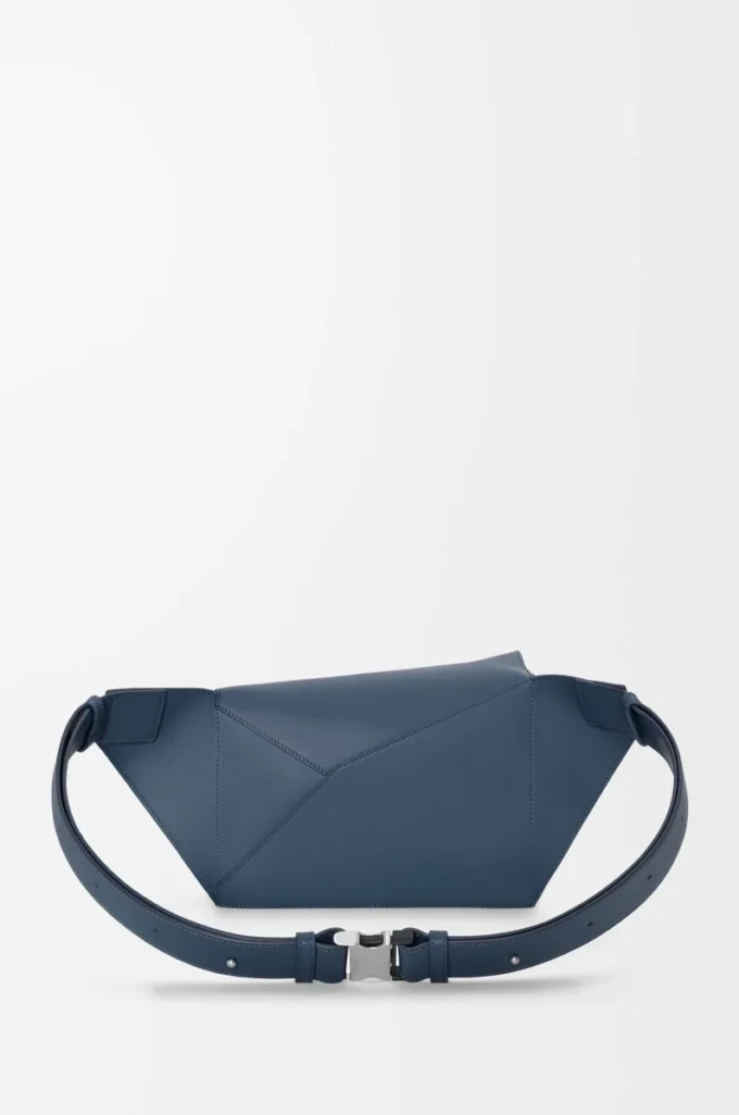 Kleine Puzzle Edge Gürteltasche aus klassischem Kalbsleder in Indigo Dye