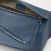 Kleine Puzzle Edge Gürteltasche aus klassischem Kalbsleder in Indigo Dye