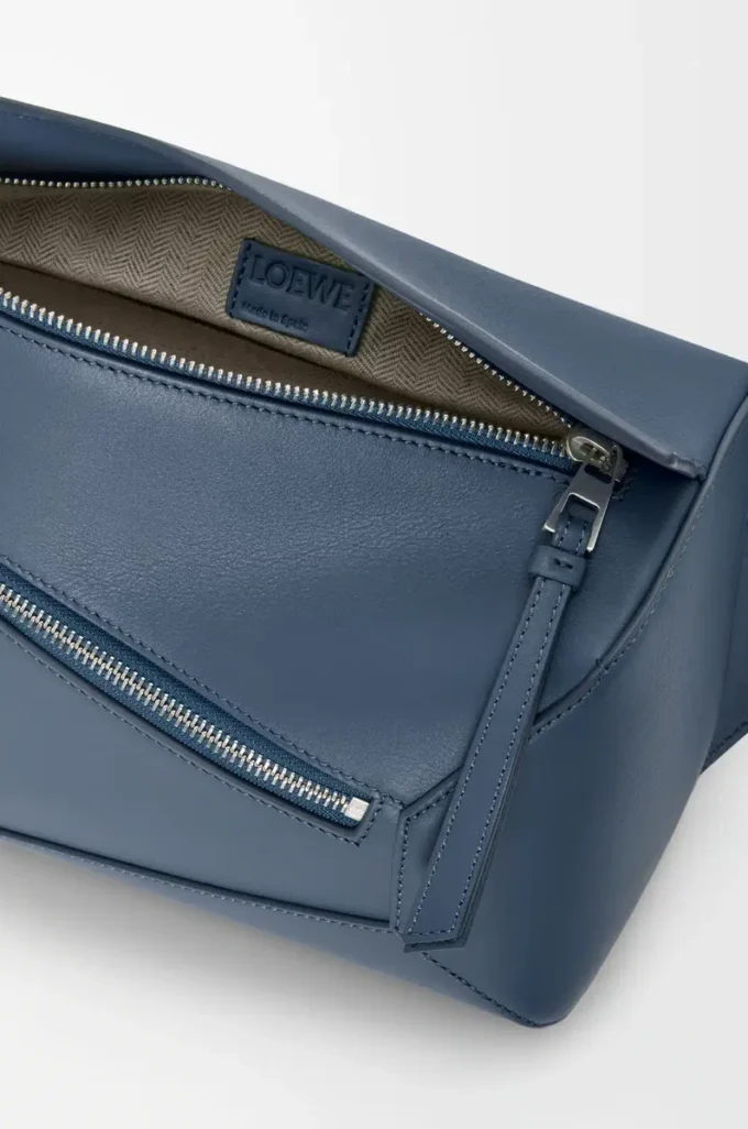 Kleine Puzzle Edge Gürteltasche aus klassischem Kalbsleder in Indigo Dye