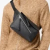 Kleine Puzzle Edge Gürteltasche aus klassischem Kalbsleder in Schwarz