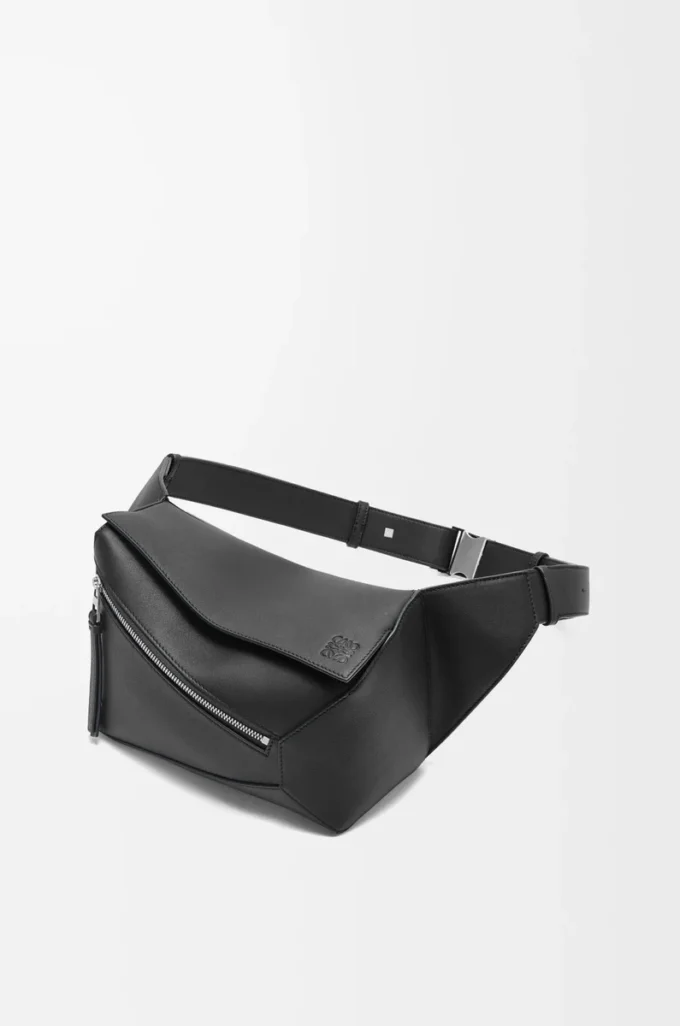 Kleine Puzzle Edge Gürteltasche aus klassischem Kalbsleder in Schwarz