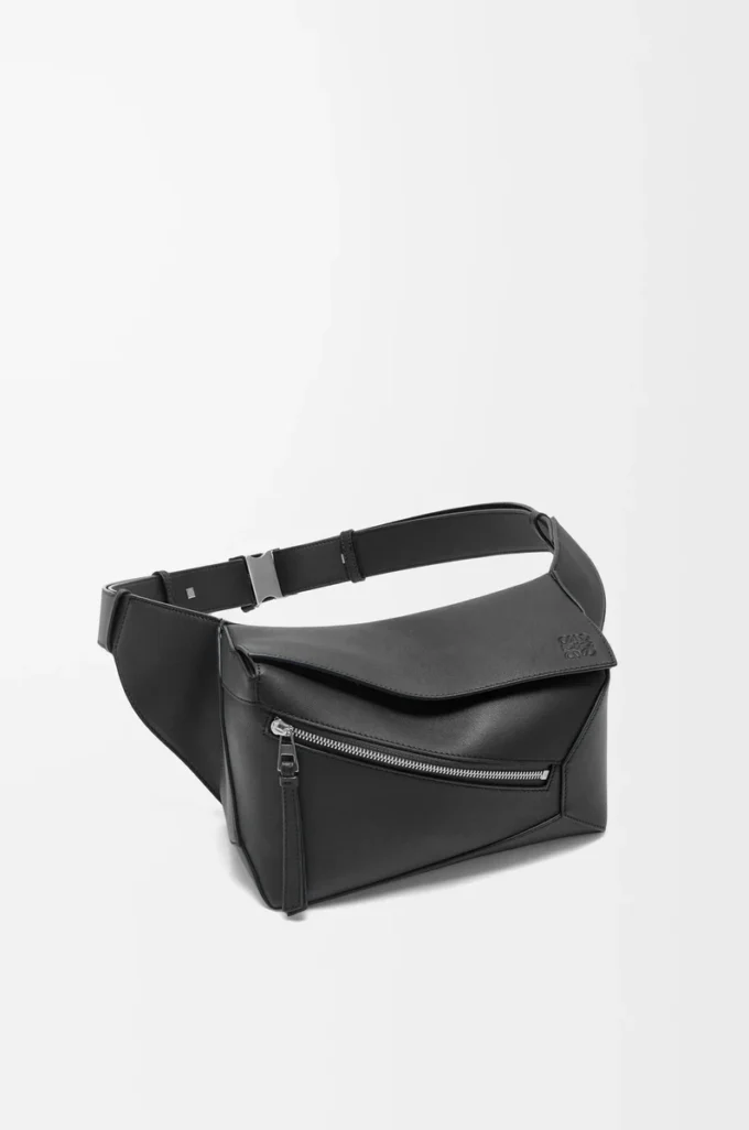 Kleine Puzzle Edge Gürteltasche aus klassischem Kalbsleder in Schwarz