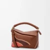 Kleine Puzzle Edge Landscape Tasche aus Nappakalbsleder in Pecan/Parrot Pink