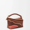 Kleine Puzzle Edge Landscape Tasche aus Nappakalbsleder in Pecan/Parrot Pink