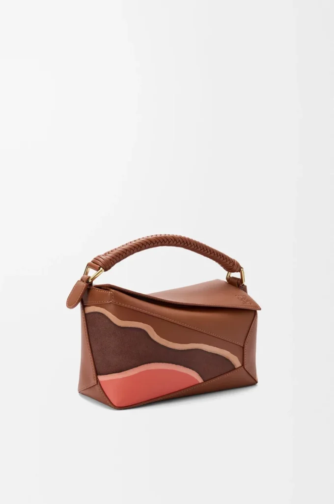 Kleine Puzzle Edge Landscape Tasche aus Nappakalbsleder in Pecan/Parrot Pink