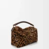 Kleine Puzzle Edge Tasche aus bedrucktem Lammfell in Beige/Braun