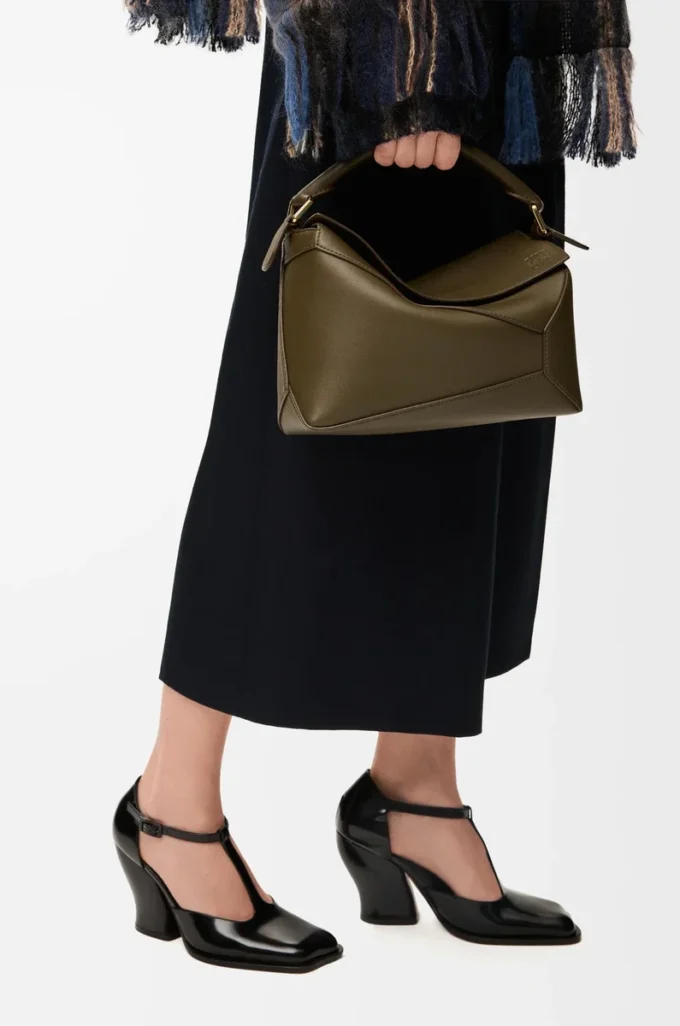 Kleine Puzzle Edge Tasche aus klassischem Kalbsleder in Dark Khaki