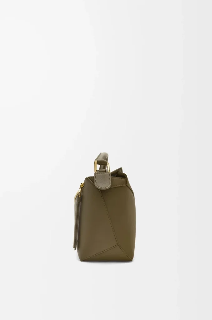 Kleine Puzzle Edge Tasche aus klassischem Kalbsleder in Dark Khaki