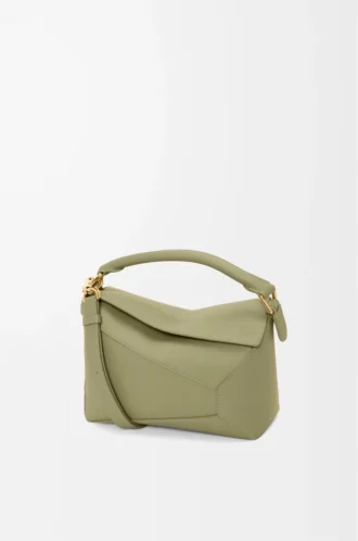 Kleine Puzzle Edge Tasche aus klassischem Kalbsleder in Eucalyptus Green
