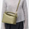 Kleine Puzzle Edge Tasche aus klassischem Kalbsleder in Eucalyptus Green
