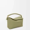 Kleine Puzzle Edge Tasche aus klassischem Kalbsleder in Eucalyptus Green