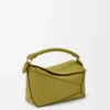 Kleine Puzzle Edge Tasche aus klassischem Kalbsleder in Light Moss
