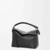 Kleine Puzzle Edge Tasche aus klassischem Kalbsleder in Schwarz