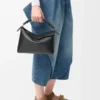 Kleine Puzzle Edge Tasche aus klassischem Kalbsleder in Schwarz