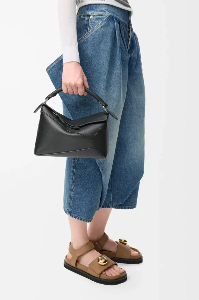 Kleine Puzzle Edge Tasche aus klassischem Kalbsleder in Schwarz