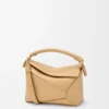 Kleine Puzzle Edge Tasche aus klassischem Kalbsleder in Silk Beige