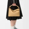 Kleine Puzzle Edge Tasche aus klassischem Kalbsleder in Silk Beige