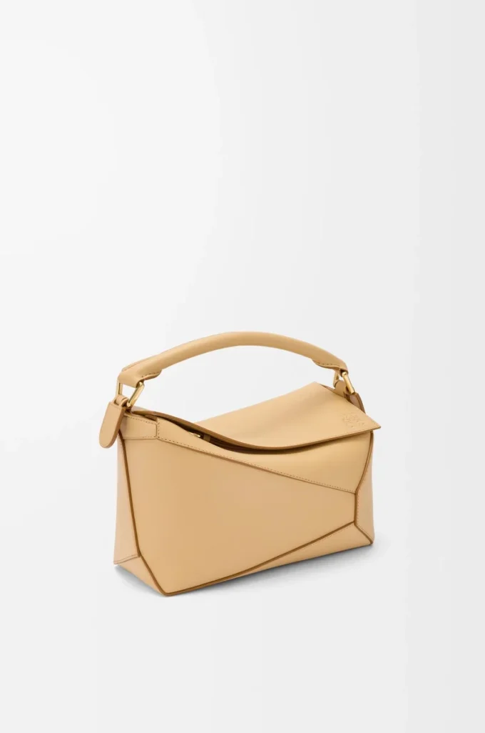 Kleine Puzzle Edge Tasche aus klassischem Kalbsleder in Silk Beige