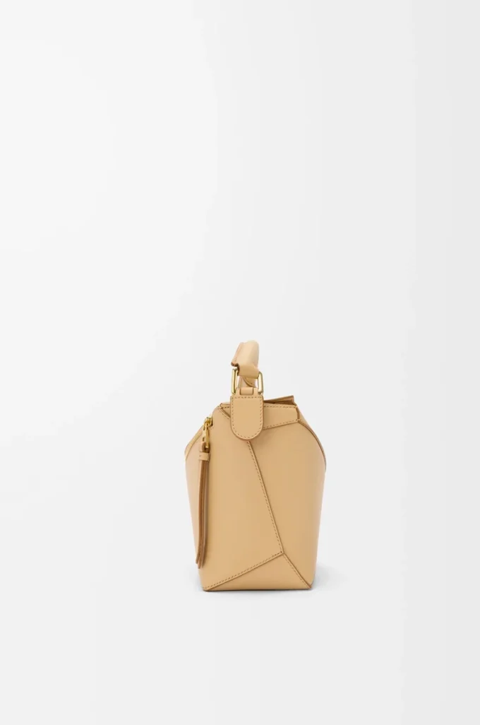 Kleine Puzzle Edge Tasche aus klassischem Kalbsleder in Silk Beige