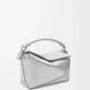 Kleine Puzzle Edge Tasche aus laminiertem Lammleder Silber