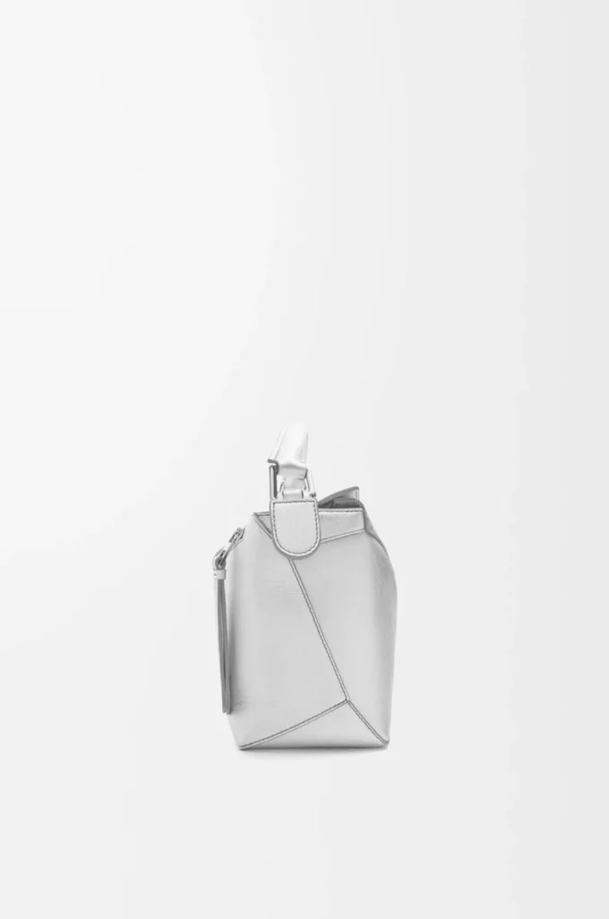 Kleine Puzzle Edge Tasche aus laminiertem Lammleder Silber